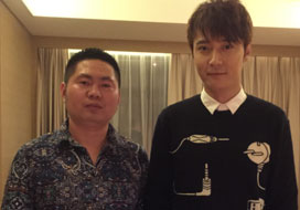 广州蓝狮在线与明星合影